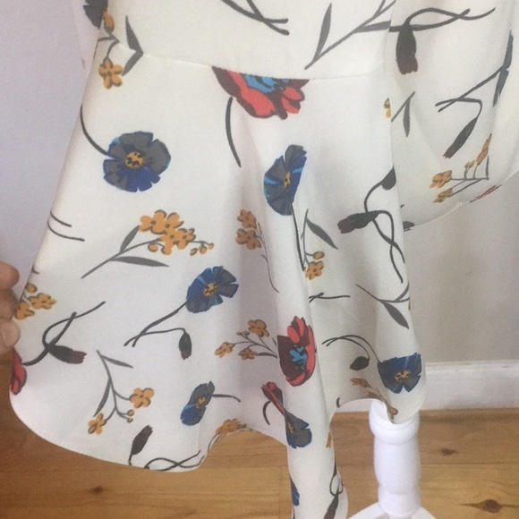 Carmen Marc Valvo Floral Bell Sleeve Blouse - Picture 5 of 9